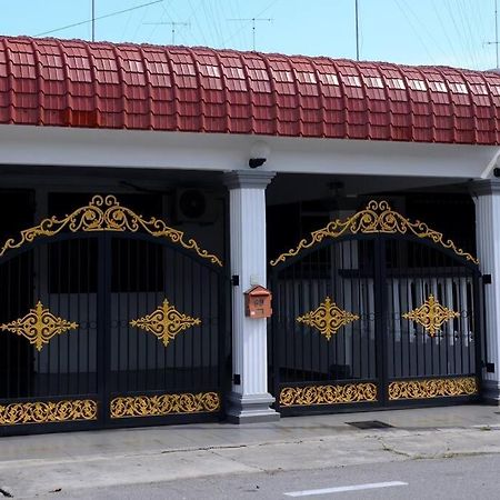 Wonderful Homestay At Muar Exterior photo